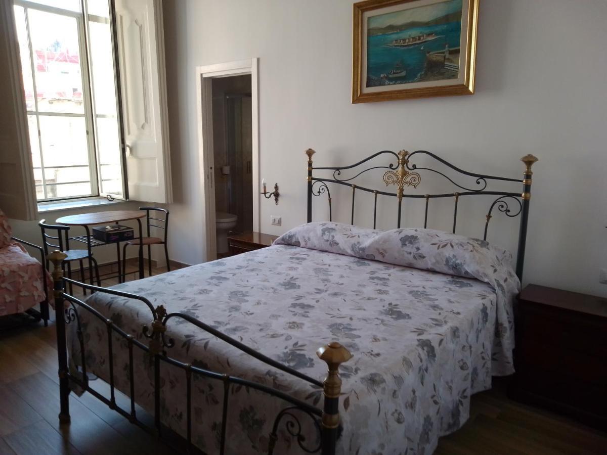 B&B Palazzo Sersale Napoli Eksteriør bilde