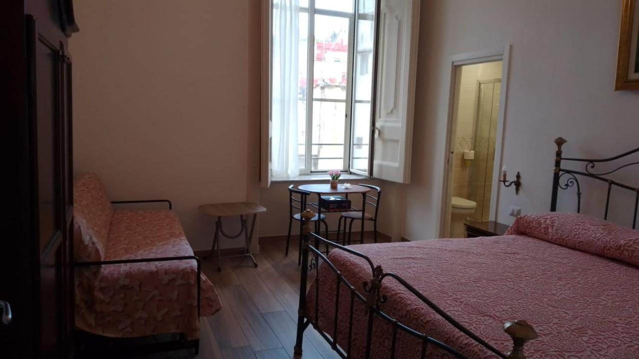B&B Palazzo Sersale Napoli Eksteriør bilde
