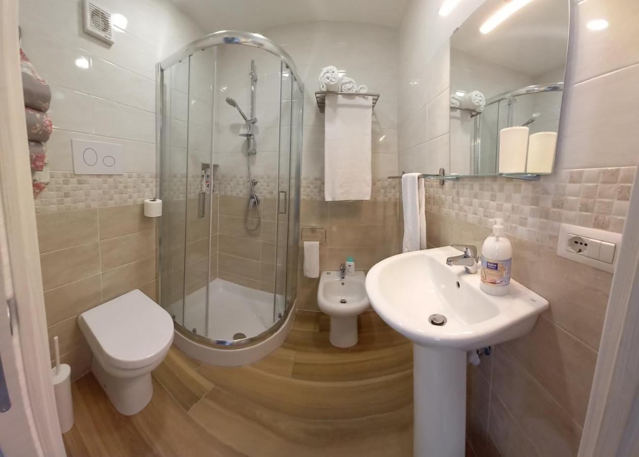 B&B Palazzo Sersale Napoli Eksteriør bilde