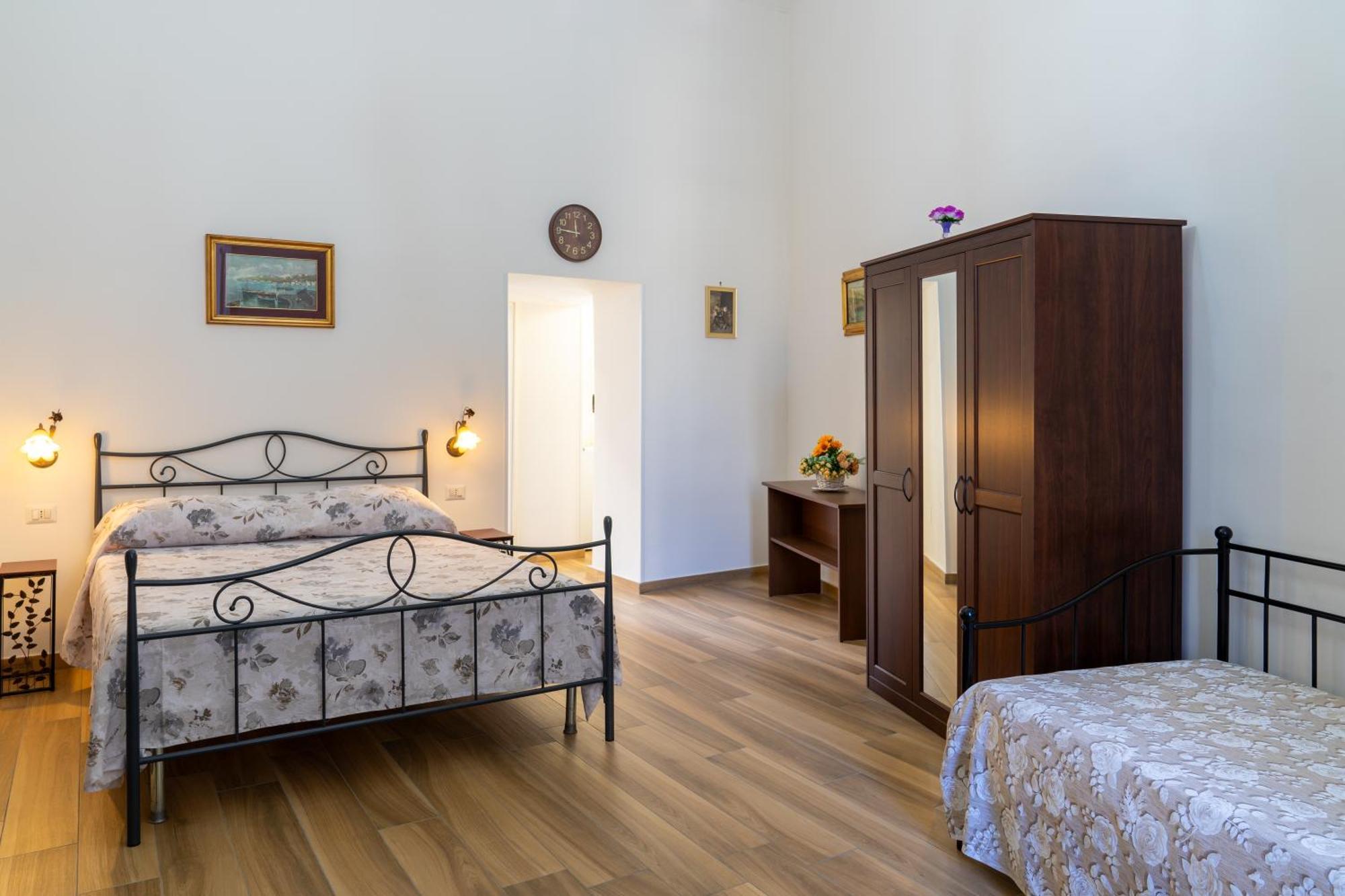 B&B Palazzo Sersale Napoli Eksteriør bilde