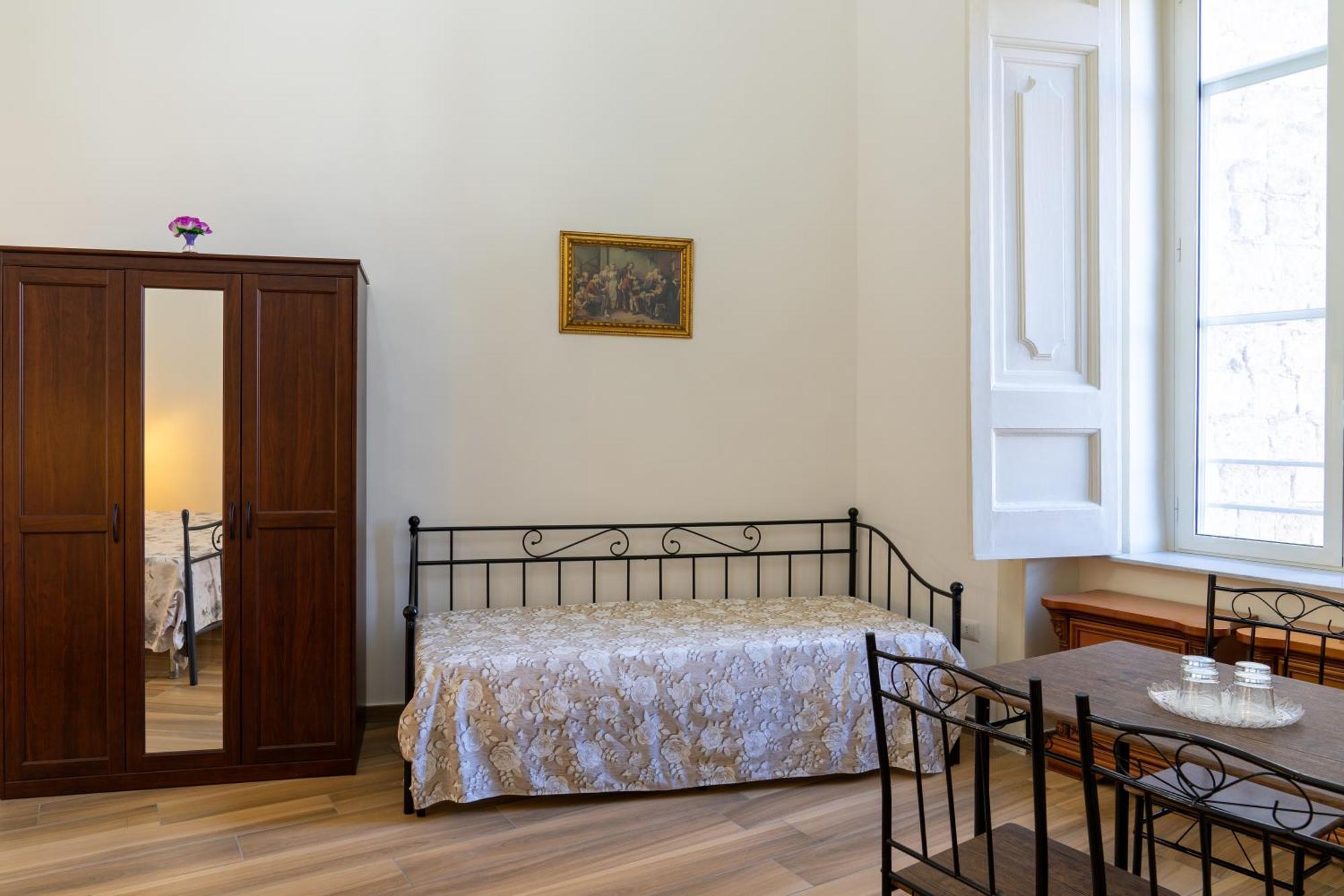 B&B Palazzo Sersale Napoli Eksteriør bilde