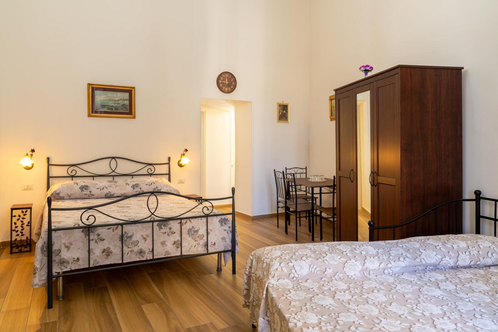 B&B Palazzo Sersale Napoli Eksteriør bilde